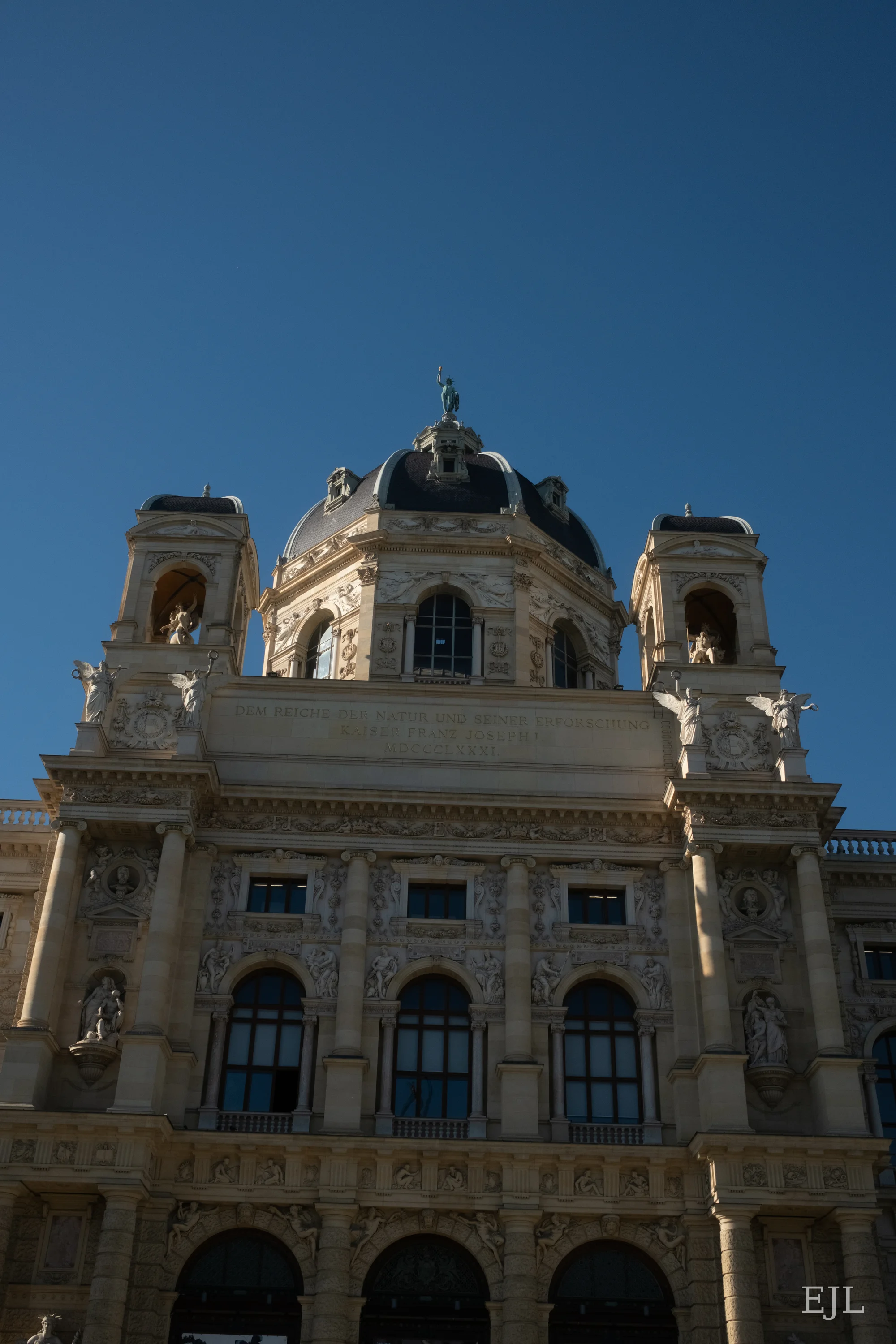 The dome and sculpted facade of Vienna's Naturhistorisches Museum